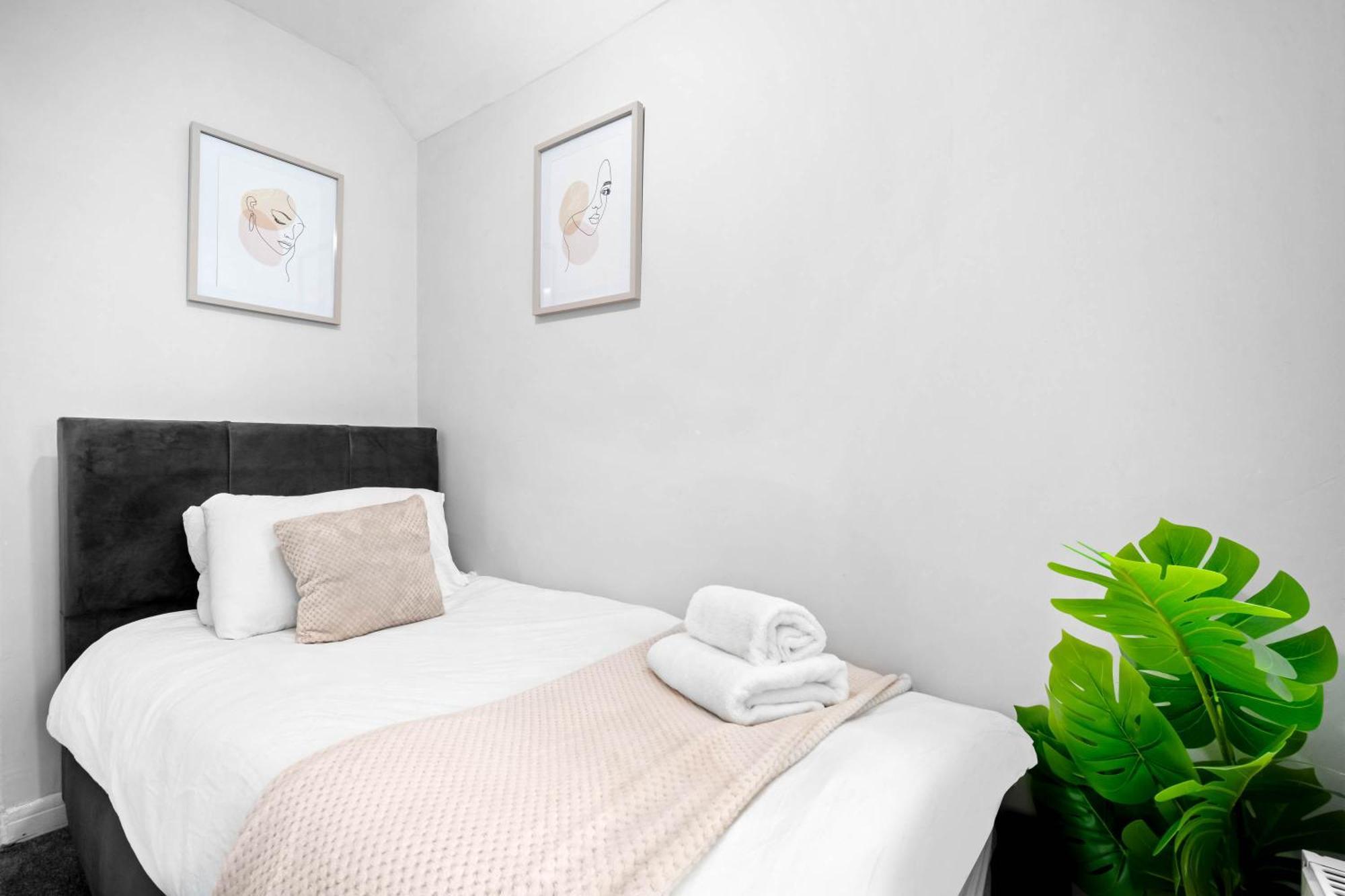 Modern 18 Guest Large Home In Solihull - Near Nec, Jlr, Hs2 And Bhx Бирмингам Екстериор снимка